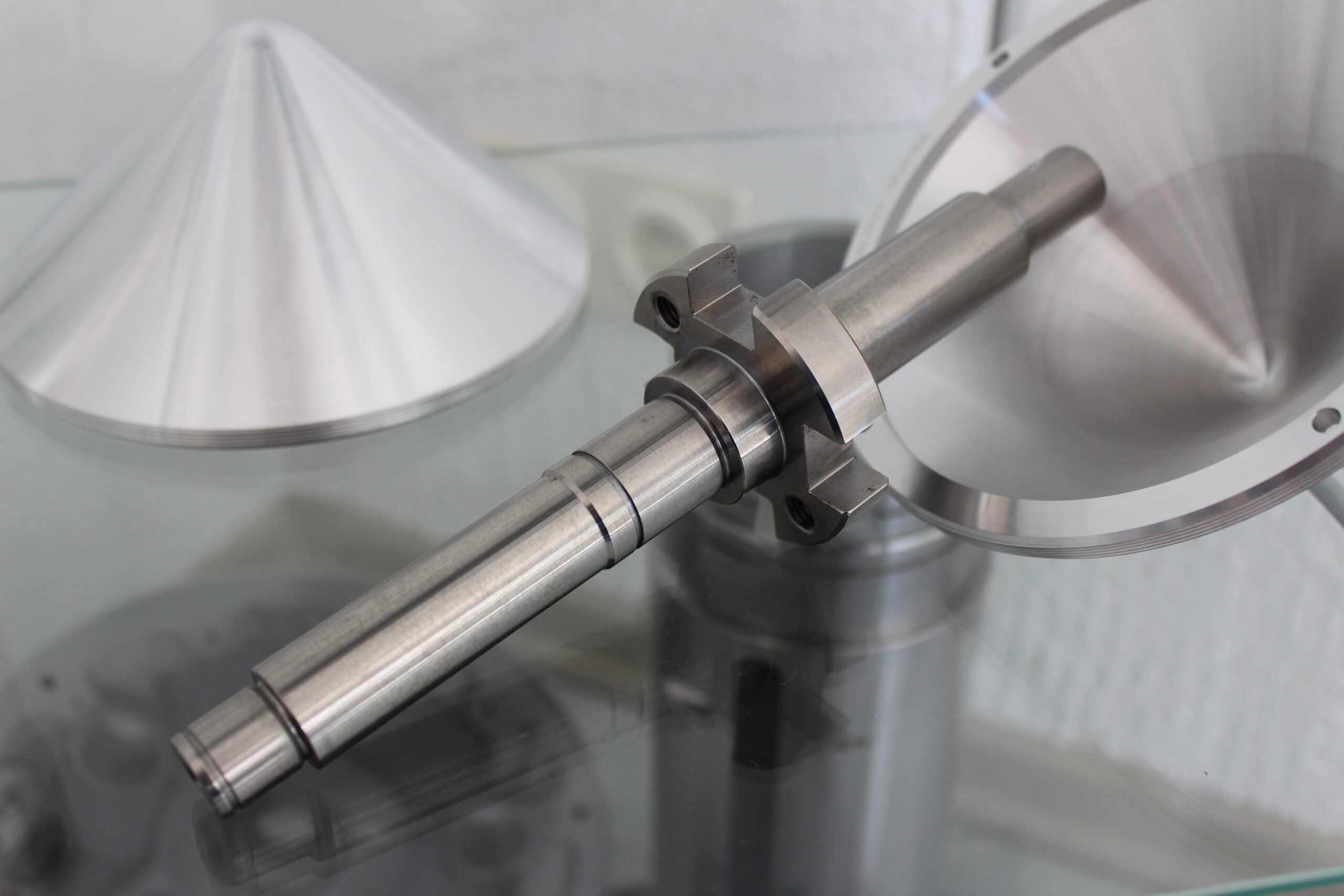 CNC Präzisionsdrehen eines Metallbauteils