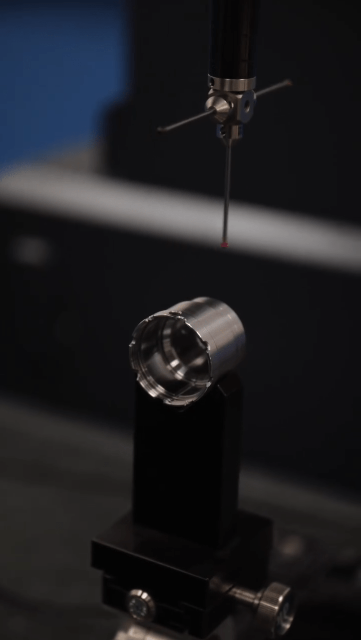 ZEISS CONTURA bei der Messung eines CNC-Bauteils